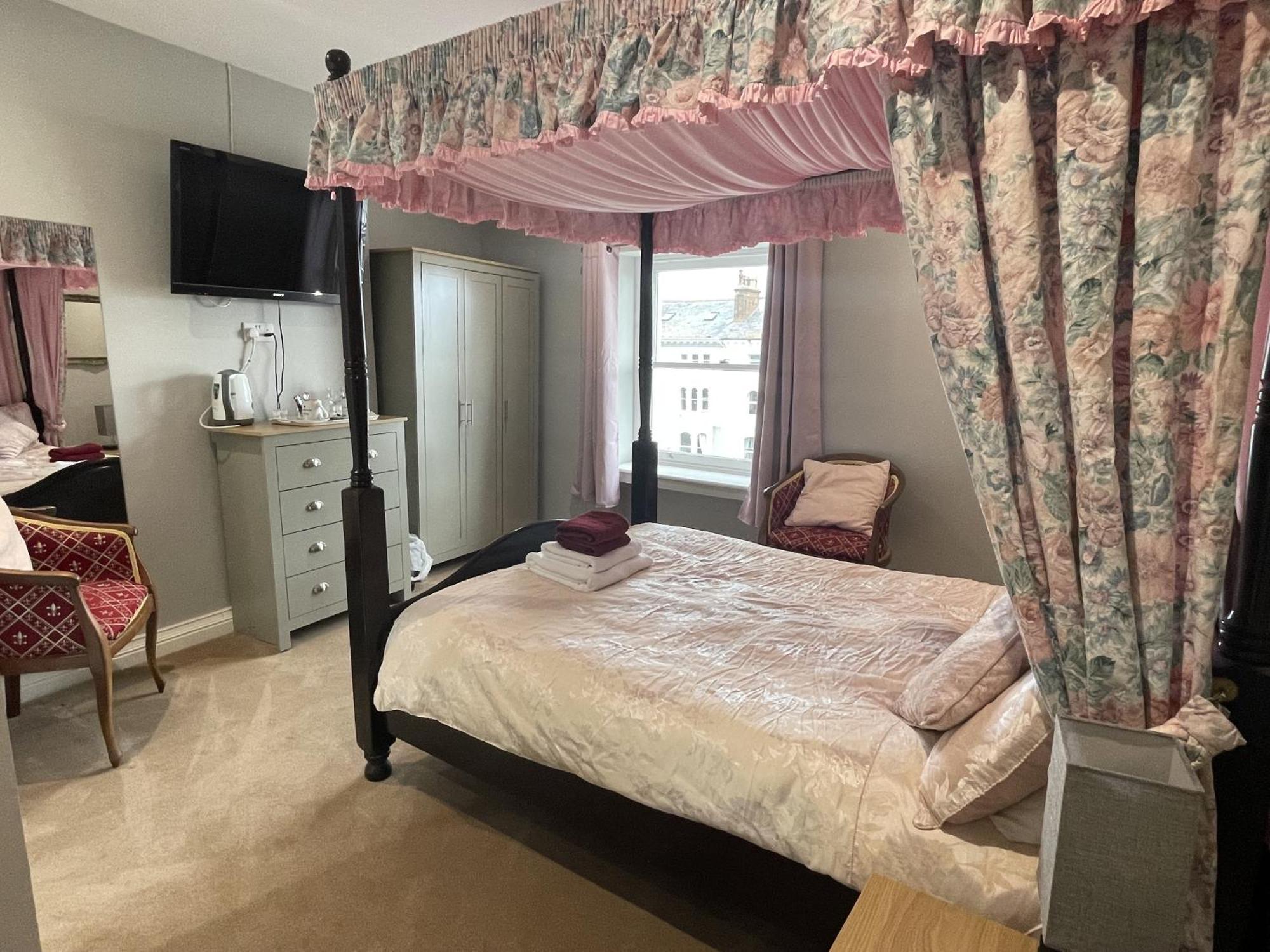 White Court Llandudno Bed & Breakfast Room photo